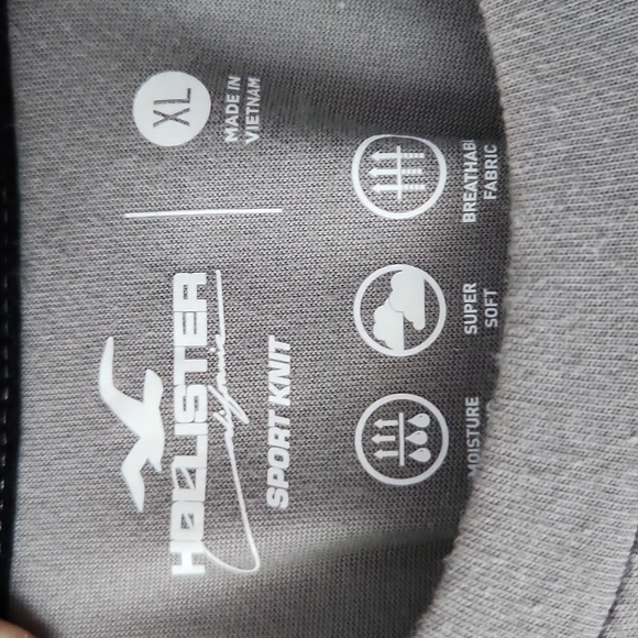 Used once Hollister Men's T-shirt - Picture 3 of 4